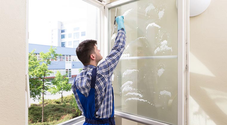 Fenster putzen mit Lindbüchler aus Dingolfing